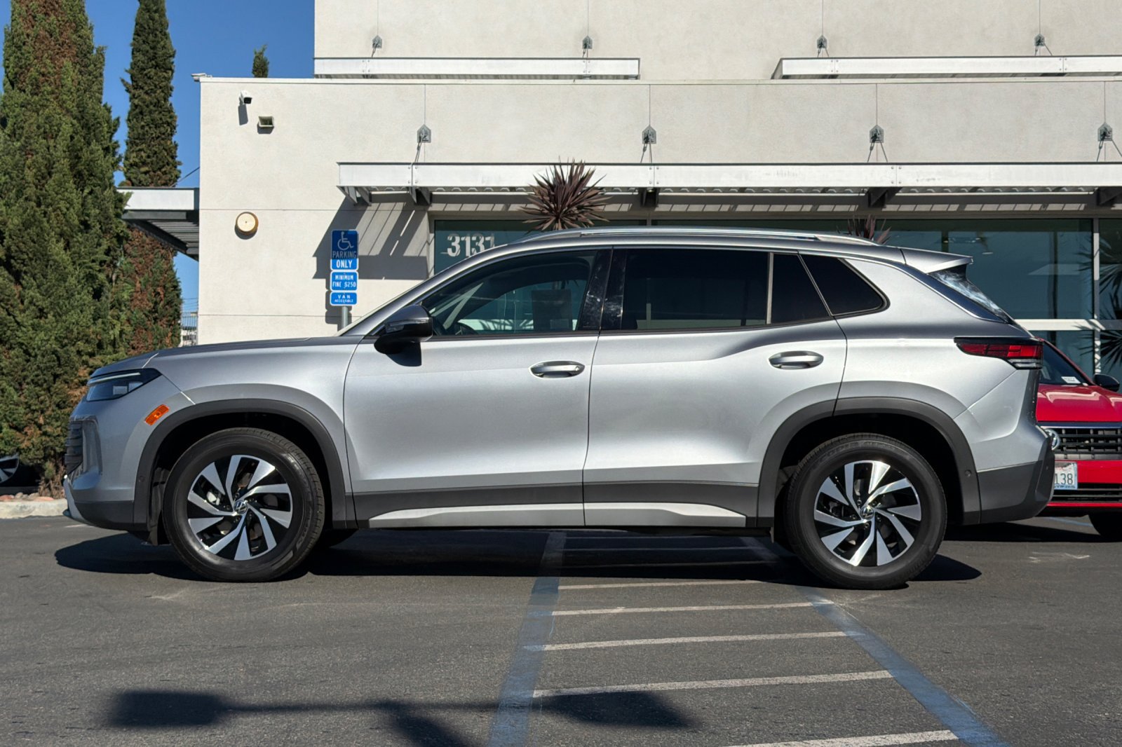 Used 2025 Volkswagen Tiguan S FWD image 7