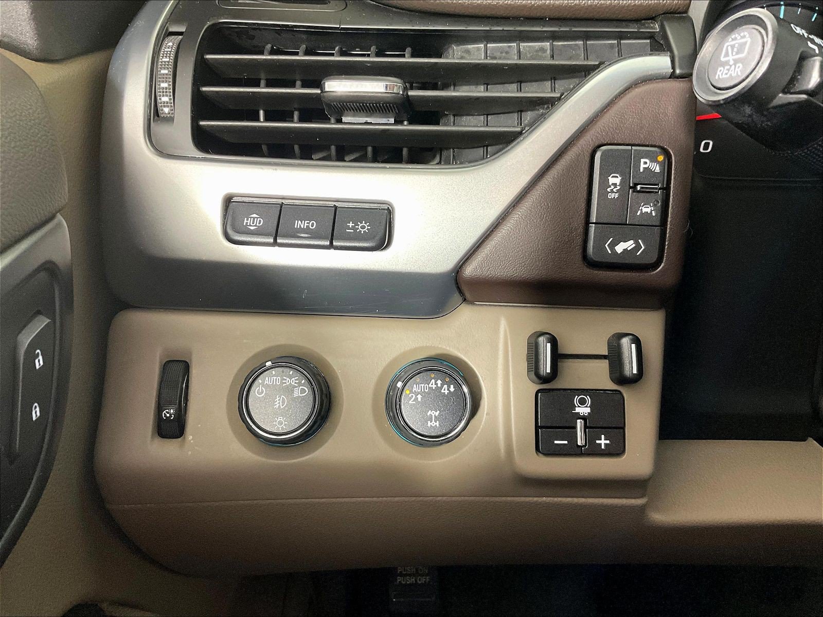 Used 2019 Chevrolet Tahoe Premier AWD/4WD image 15