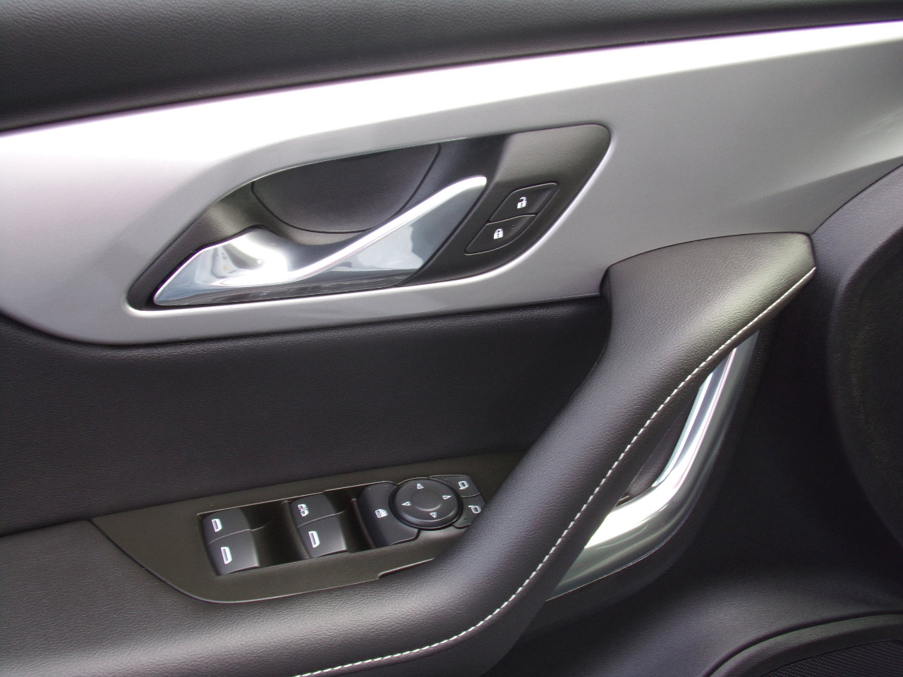 Used 2024 Chevrolet Blazer LT w/ Convenience Package image 11