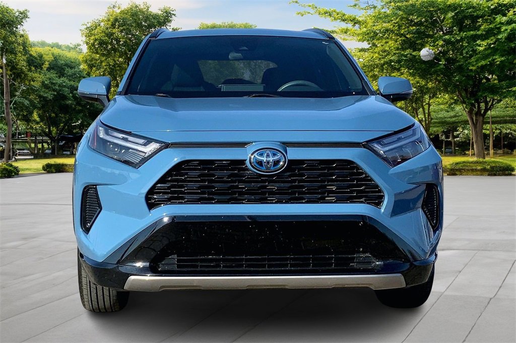 Used 2022 Toyota RAV4 SE image 2