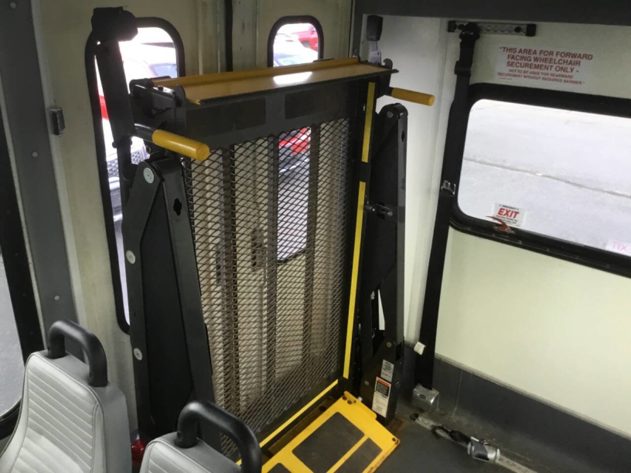 Used 2016 Ford E-450 and Econoline 450 Super Duty w/ Shuttle Bus Prep Package RWD image 6