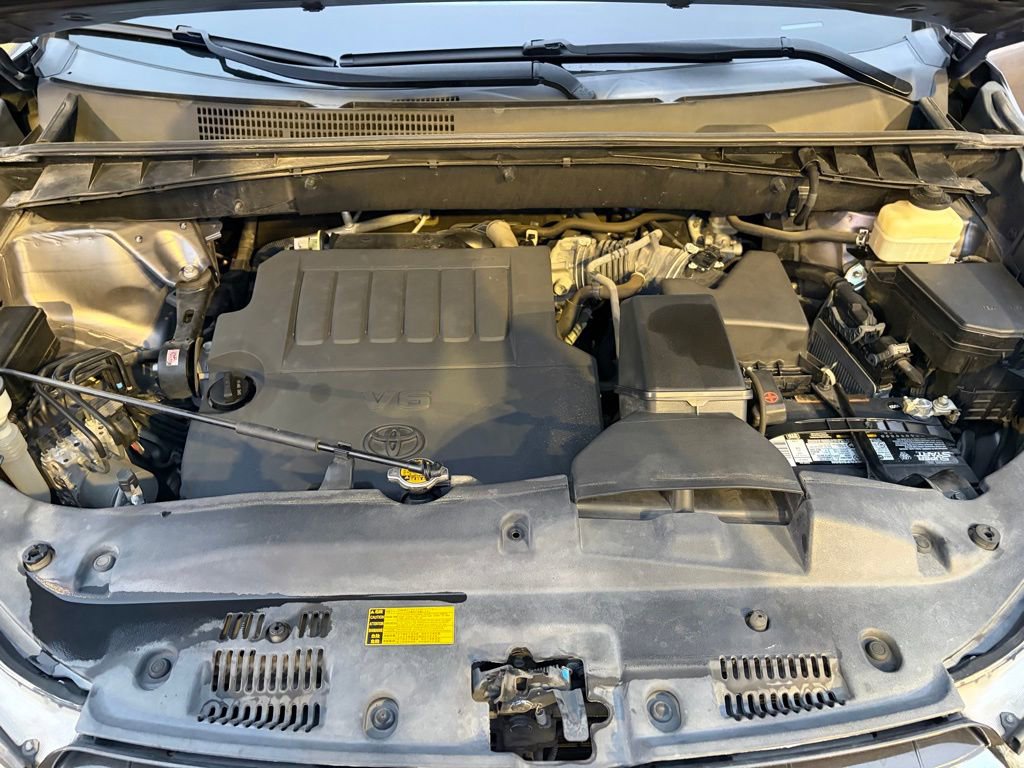 Used 2015 Toyota Highlander LE image 19