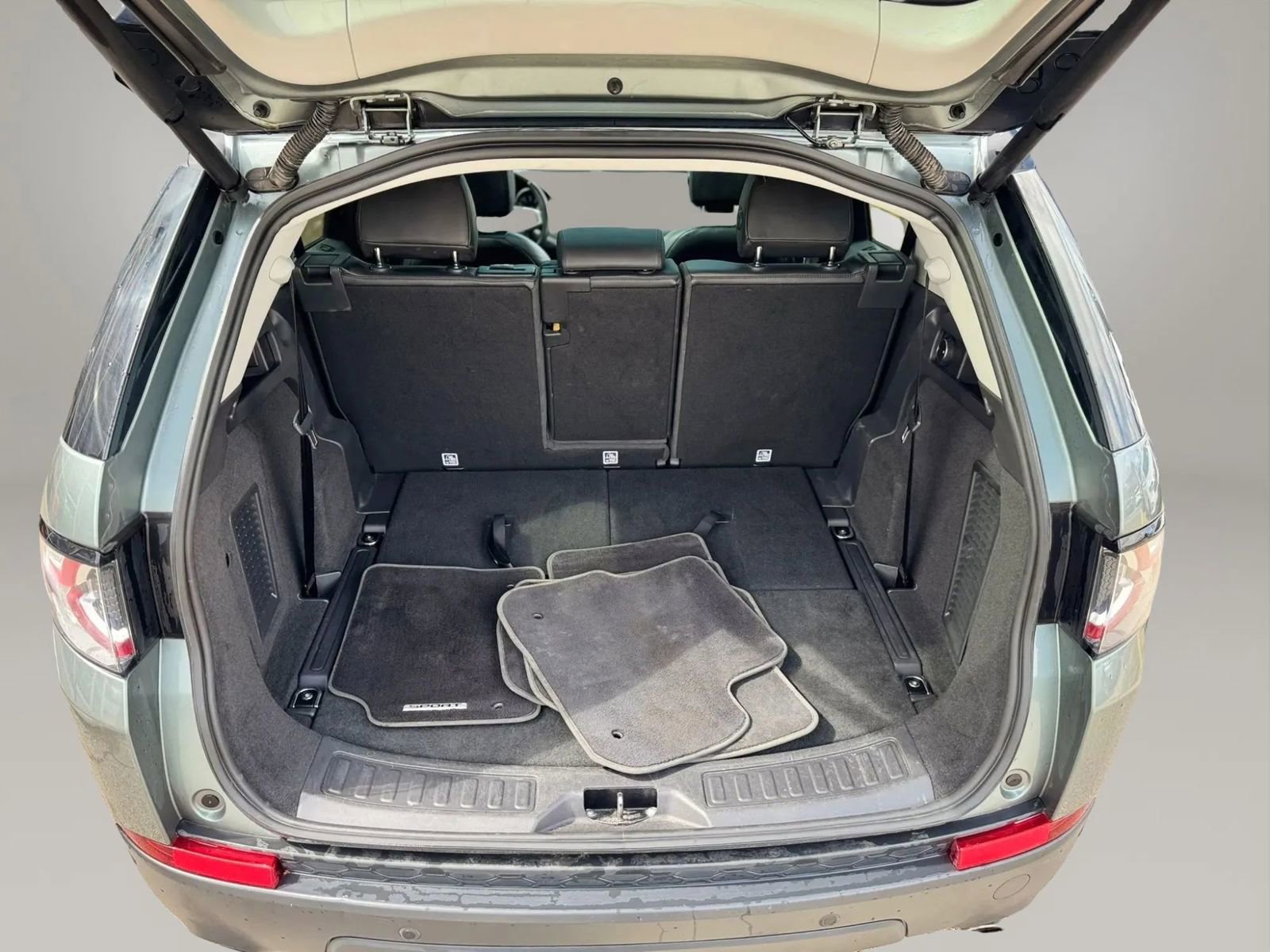 Used 2016 Land Rover Discovery Sport HSE Luxury image 17