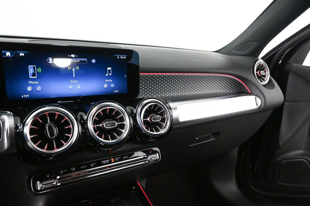 Used 2025 Mercedes-Benz GLB 250 image 13