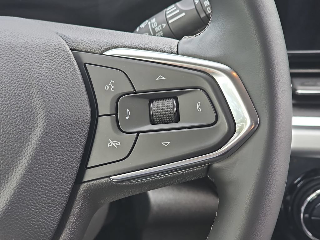 Used 2025 Chevrolet Trax LT w/ LT Convenience Package FWD image 17