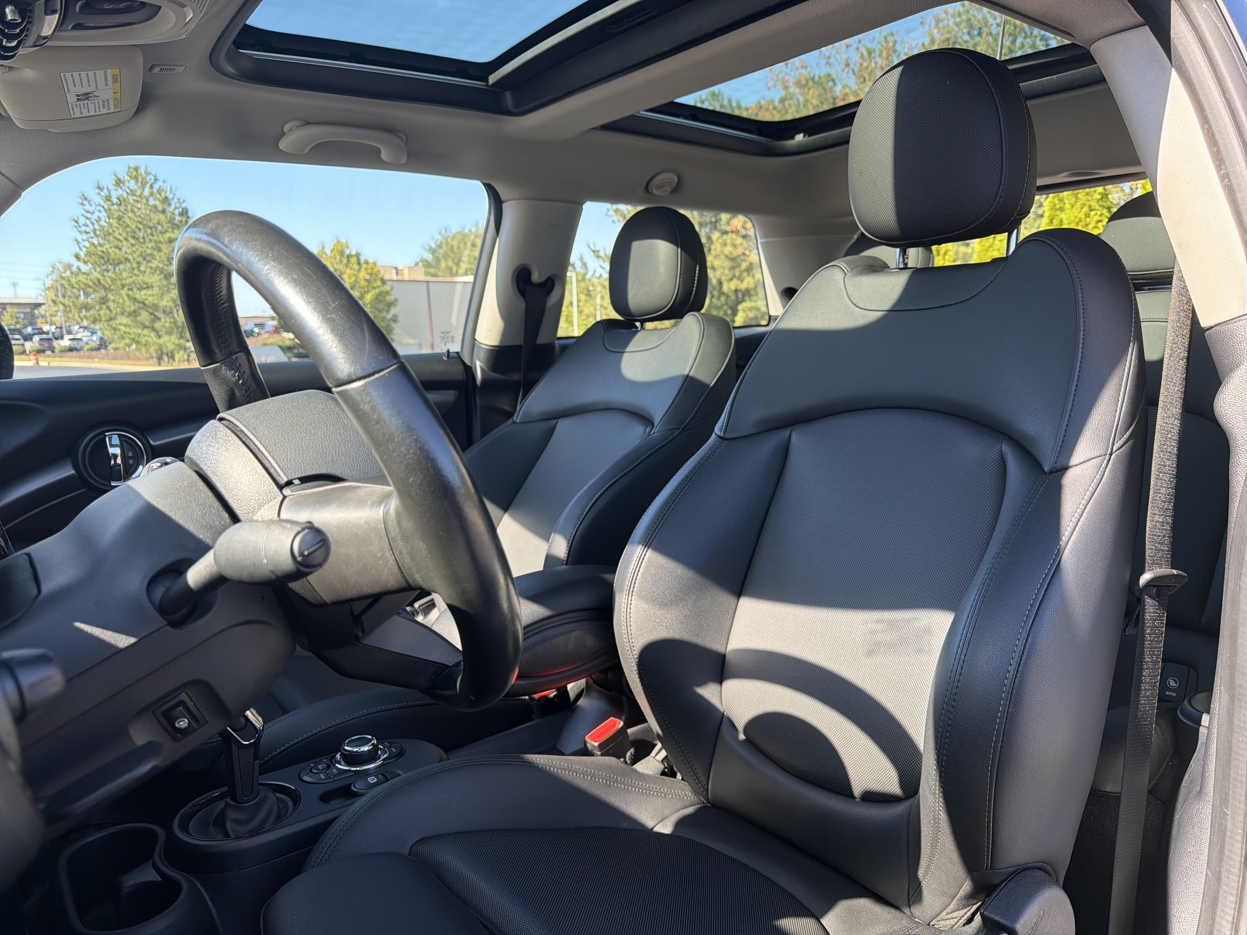 Used 2024 MINI Cooper SE FWD image 7
