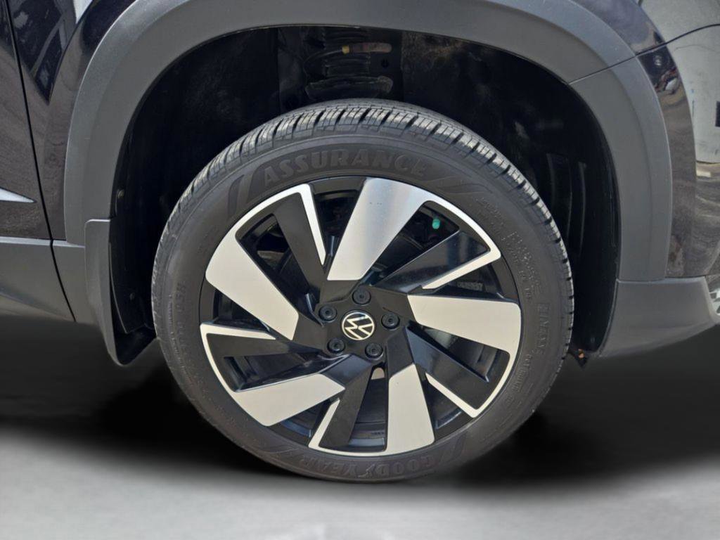 Used 2024 Volkswagen Taos SEL image 32