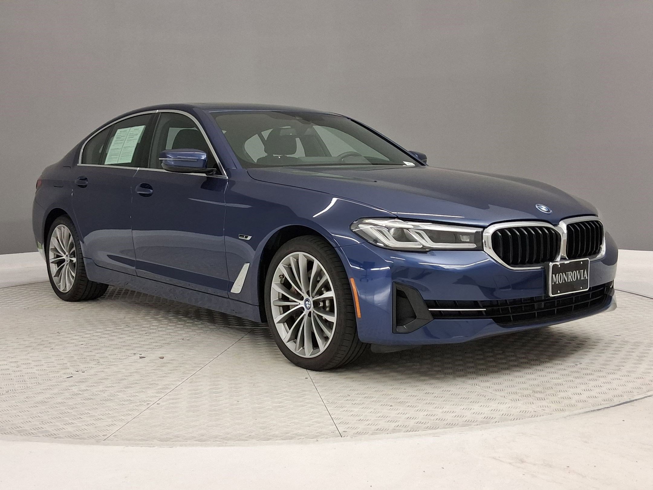 Used 2023 BMW 530e w/ Premium Package RWD image 5