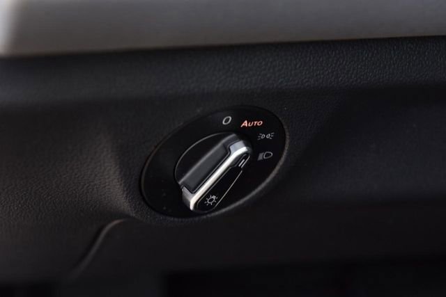 Certified 2025 Volkswagen Jetta SE image 11