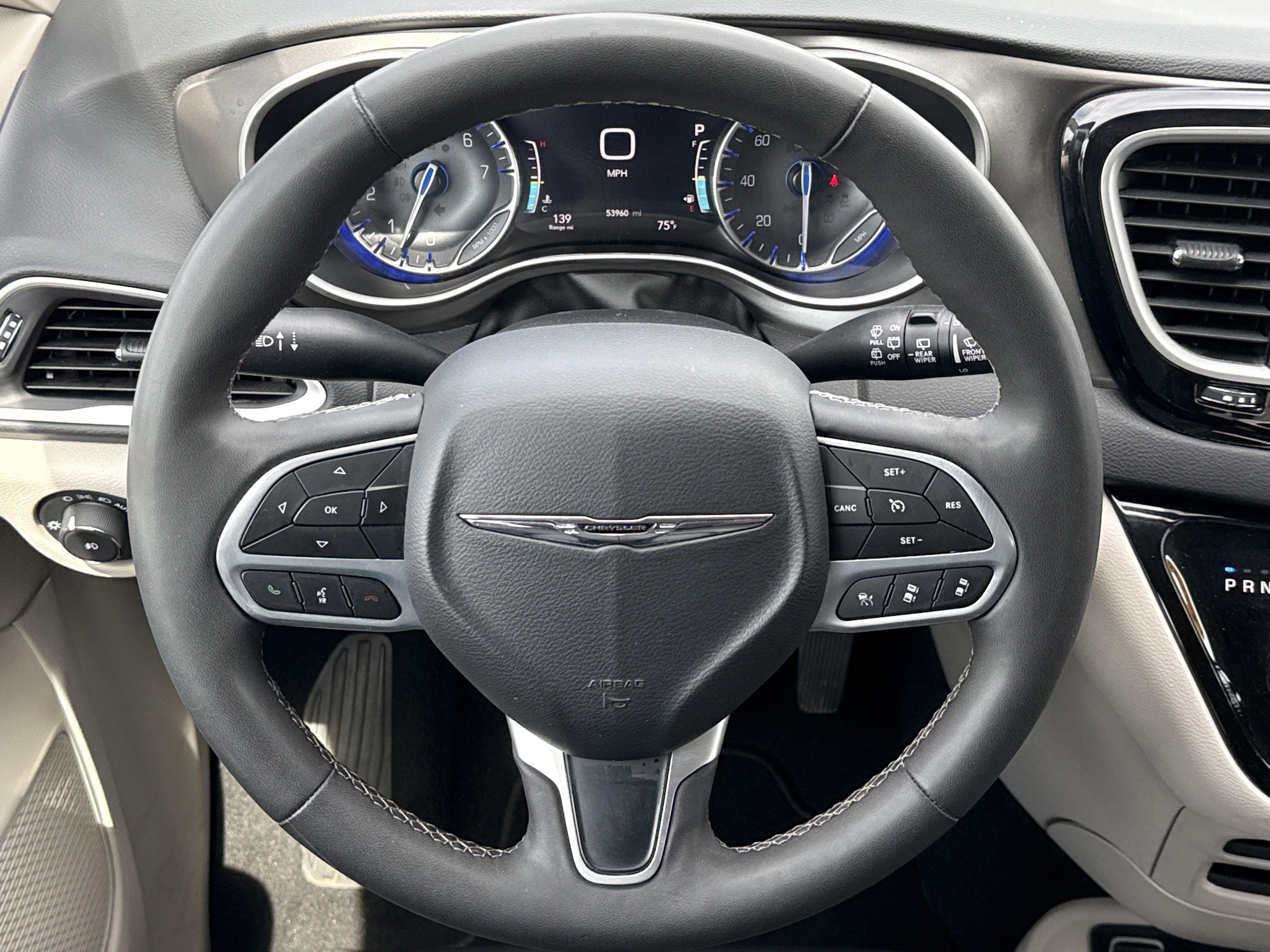 Used 2024 Chrysler Pacifica Touring-L FWD image 12