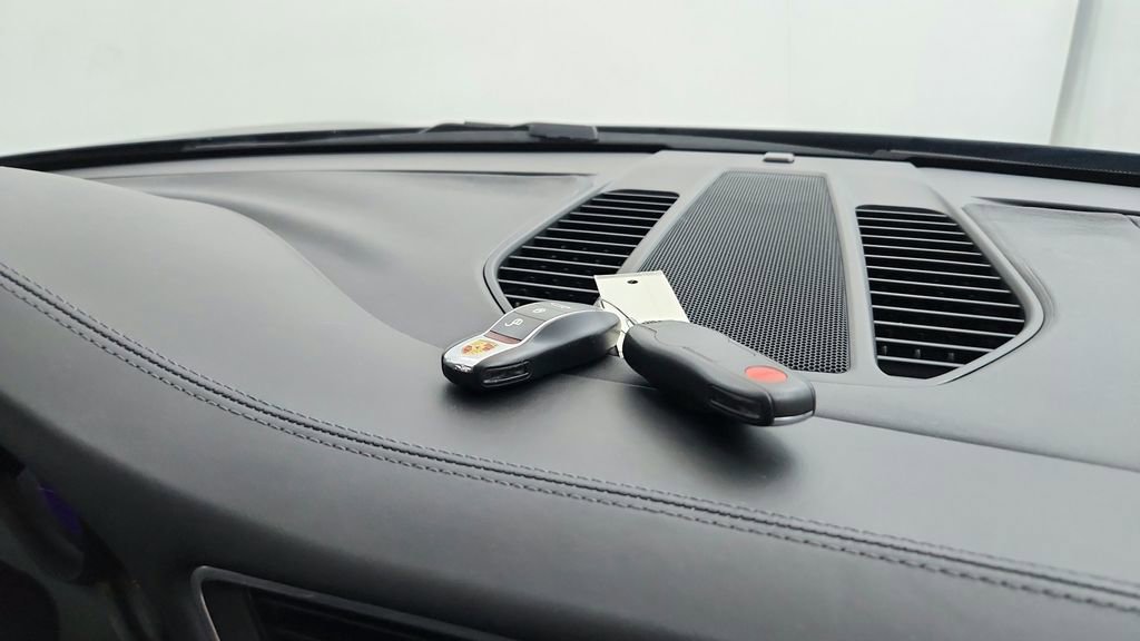 Used 2017 Porsche 911 Carrera S image 33