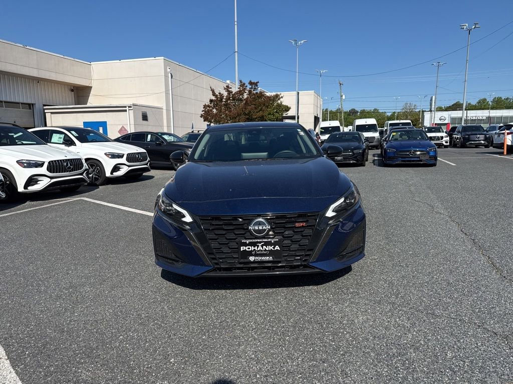 Used 2024 Nissan Altima 2.0 SR FWD image 2