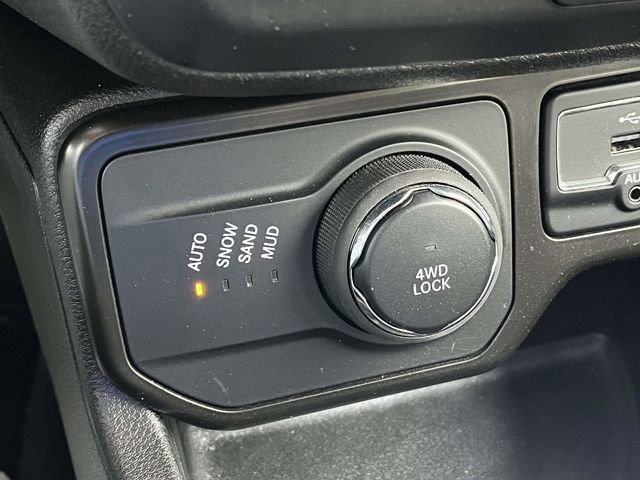 Used 2023 Jeep Renegade Latitude image 31