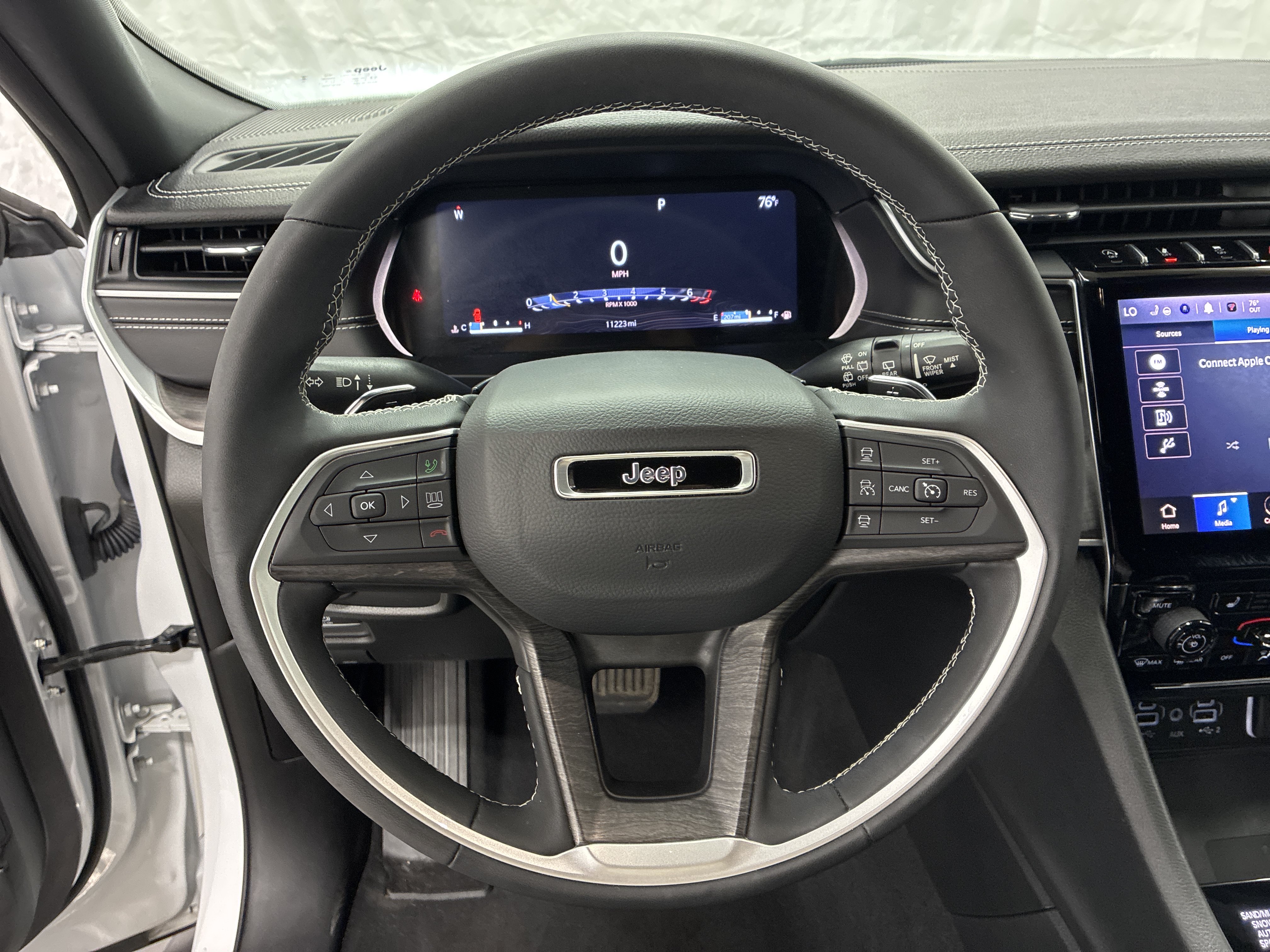 Certified 2024 Jeep Grand Cherokee L Limited w/ Luxury Tech Group II AWD/4WD image 23