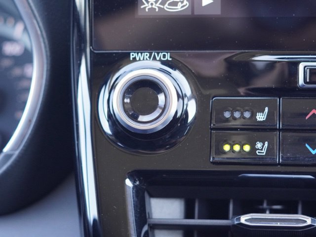 Certified 2021 Toyota Highlander Limited AWD/4WD image 30