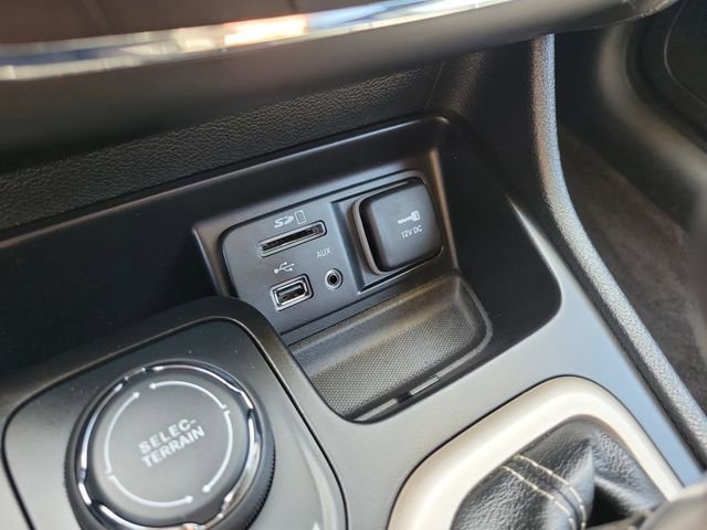 Used 2018 Jeep Cherokee Limited w/ Technology Group image 36