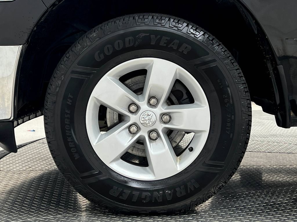 Used 2019 RAM 1500 Classic SLT AWD/4WD image 35