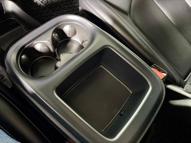 Certified 2025 Chrysler Pacifica Select AWD/4WD image 16