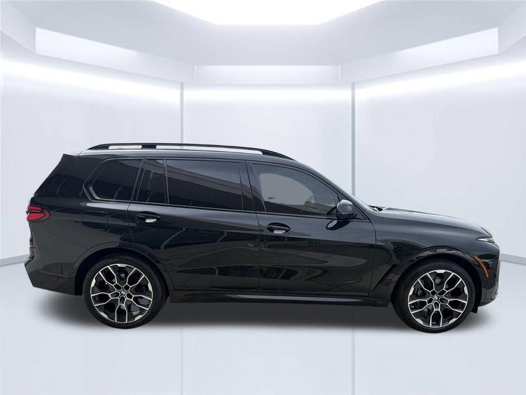 Used 2025 BMW X7 xDrive40i w/ M Sport Package AWD/4WD image 8