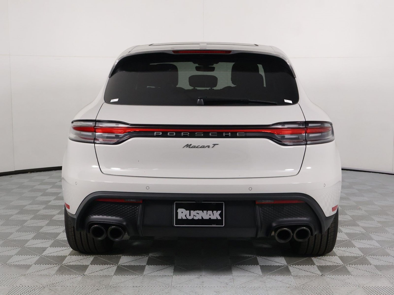 Certified 2026 Porsche Macan Turbo AWD/4WD image 6