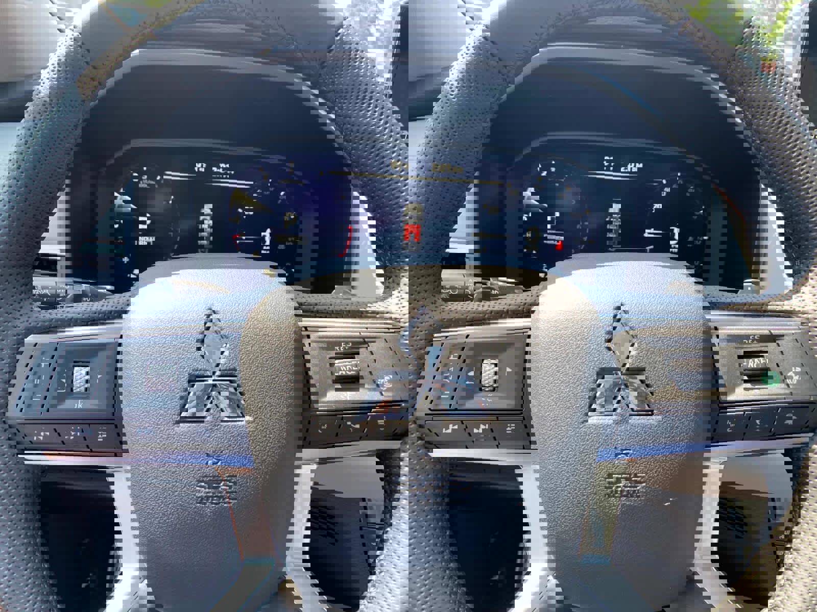 New 2025 Mitsubishi Outlander AWD image 15