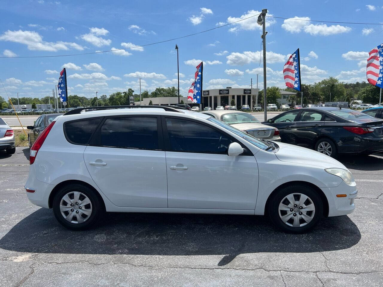 Used 2010 Hyundai Elantra SE w/ Popular Equipment Pkg 2 FWD image 3