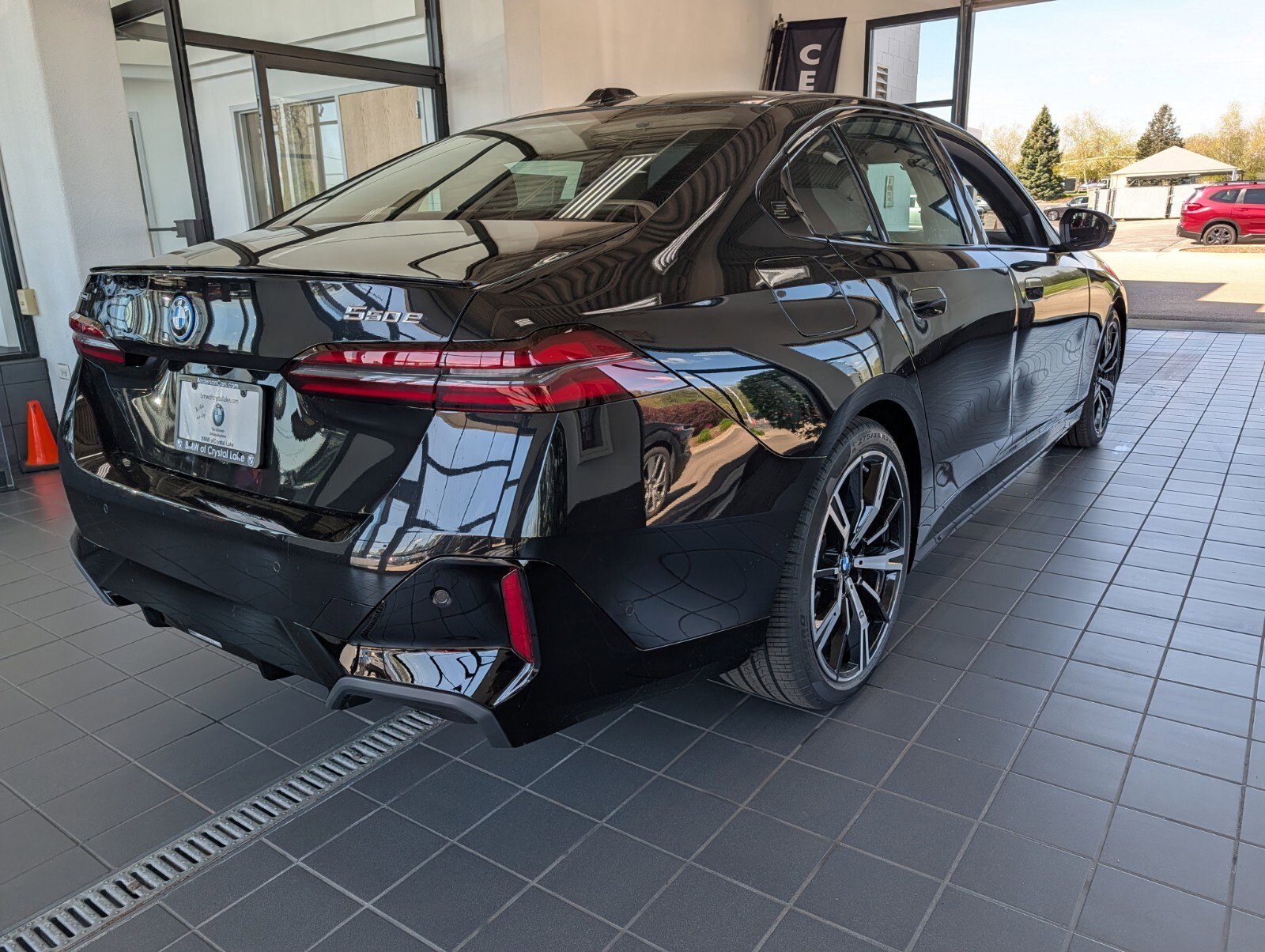 New 2027 BMW 550e xDrive AWD/4WD image 2