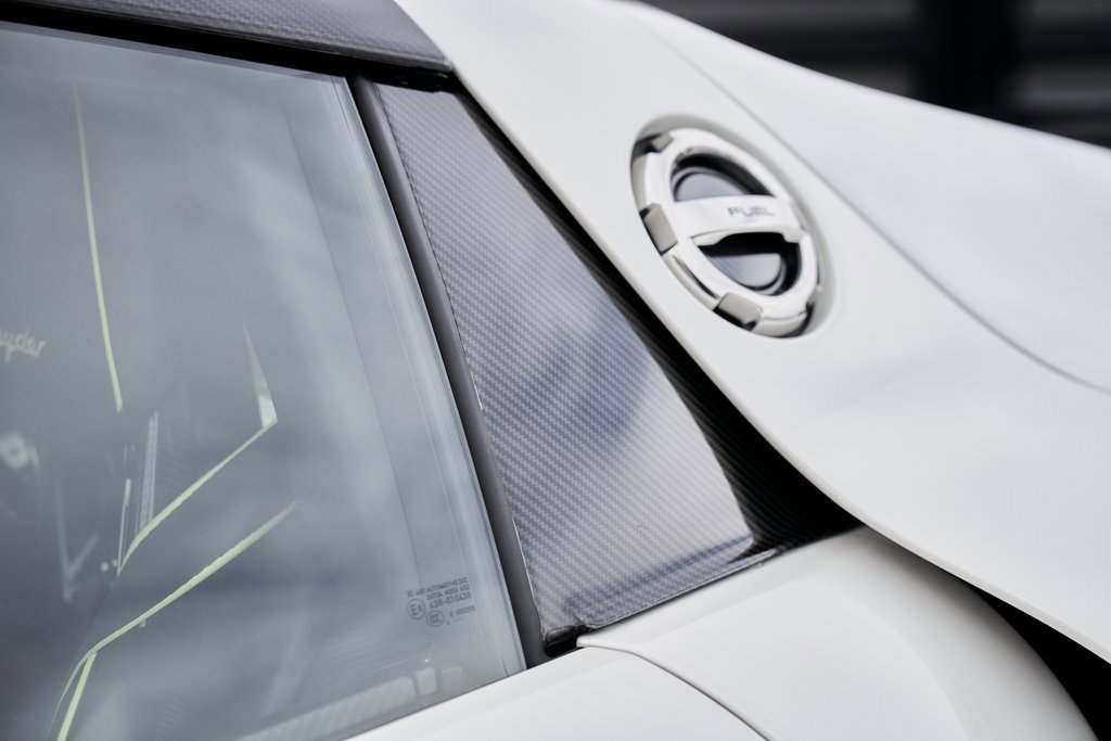 Used 2015 Porsche 918 Spyder image 14