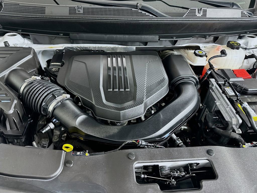 Used 2024 Chevrolet Traverse RS image 32