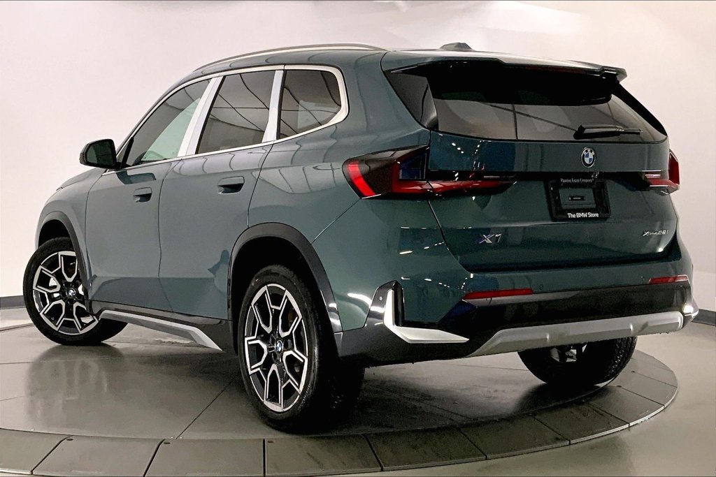 New 2026 BMW X1 xDrive28i w/ Technology Package AWD/4WD image 2