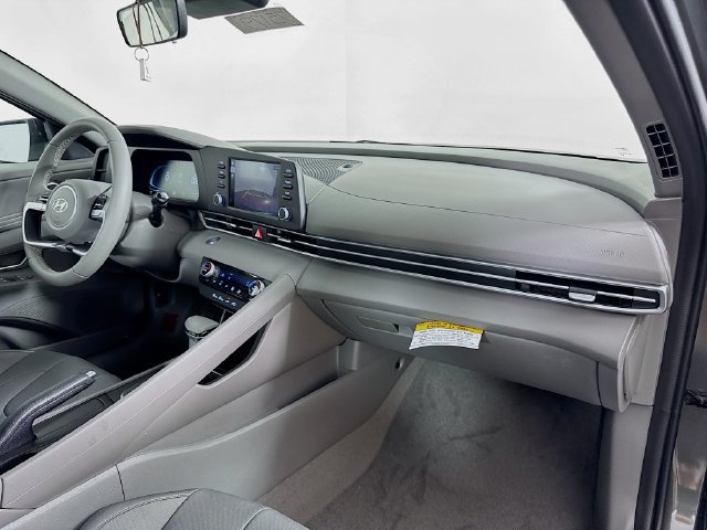 Used 2025 Hyundai Elantra Sport FWD image 42