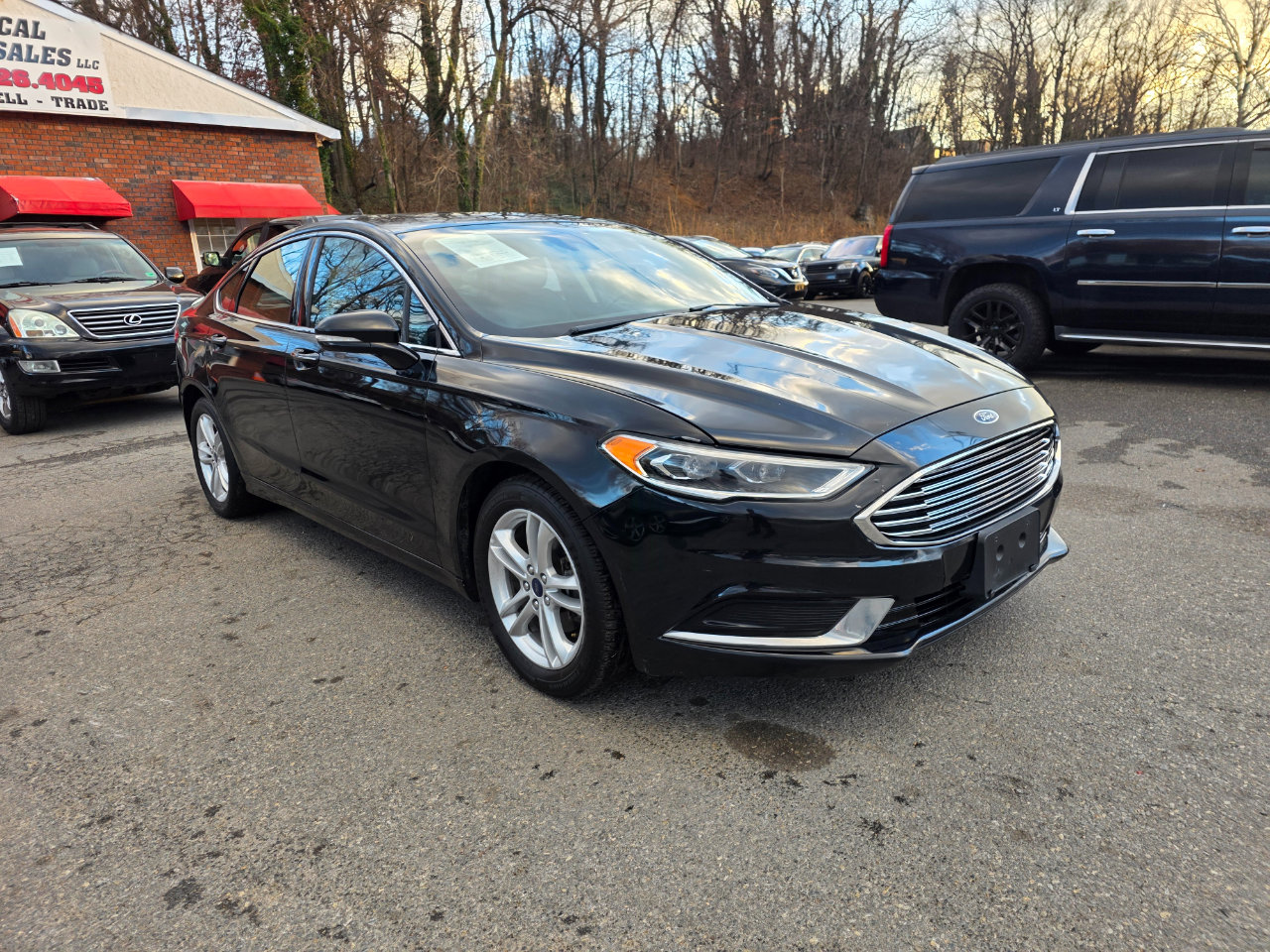 Used 2018 Ford Fusion SE w/ Fusion SE Technology Package image 3