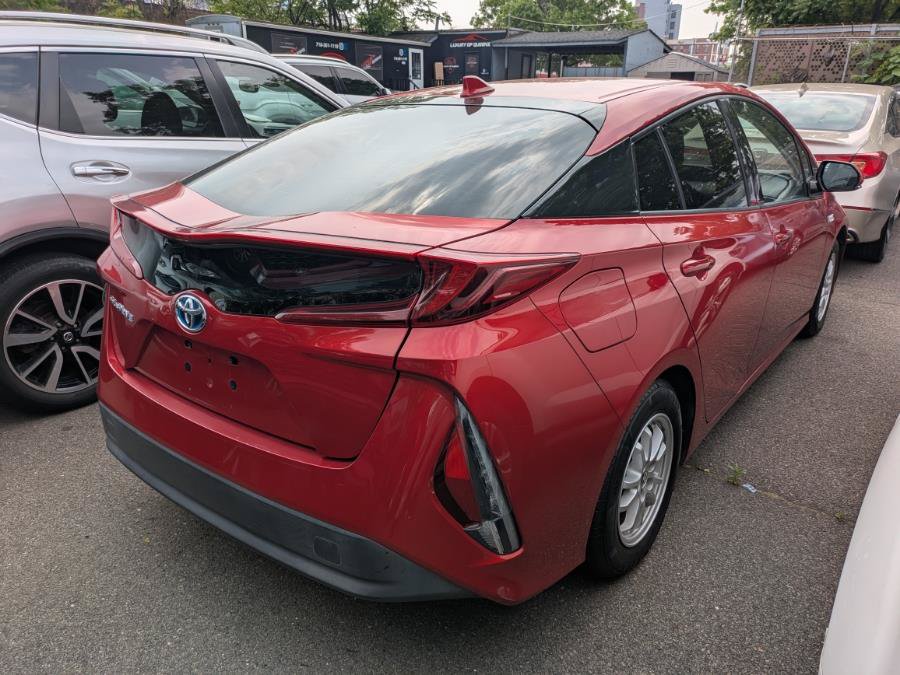 Used 2018 Toyota Prius Prime Premium w/ Carpet Mat Package FWD image 4