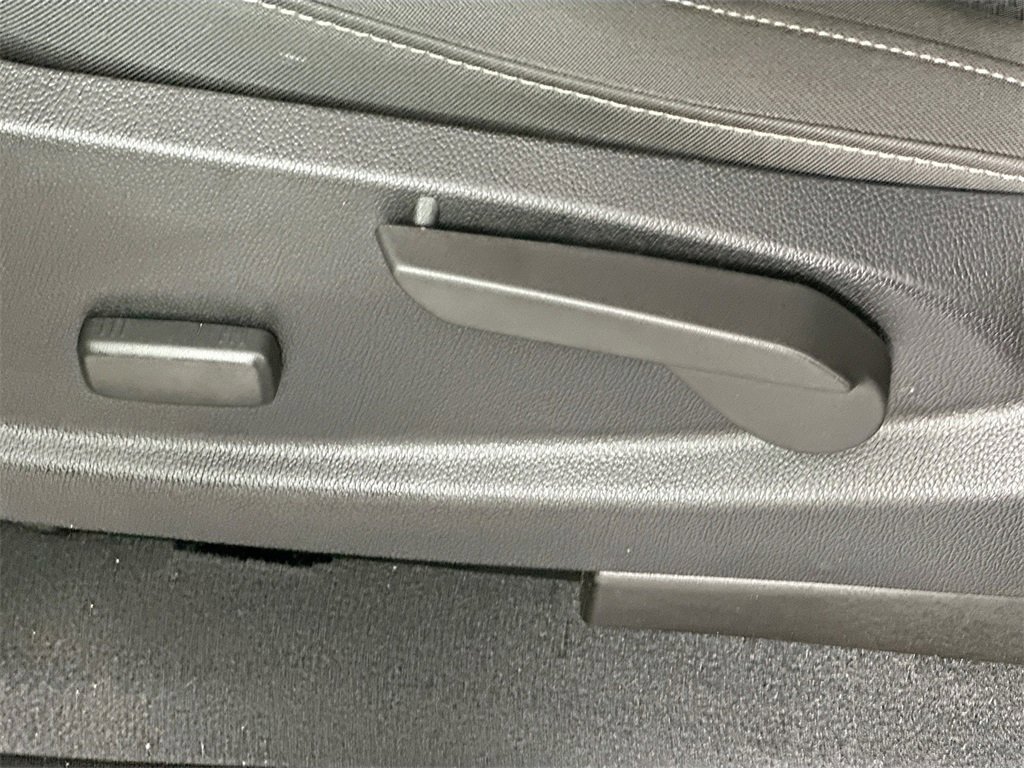 Used 2019 Chevrolet Colorado LT w/ LT Convenience Package image 21