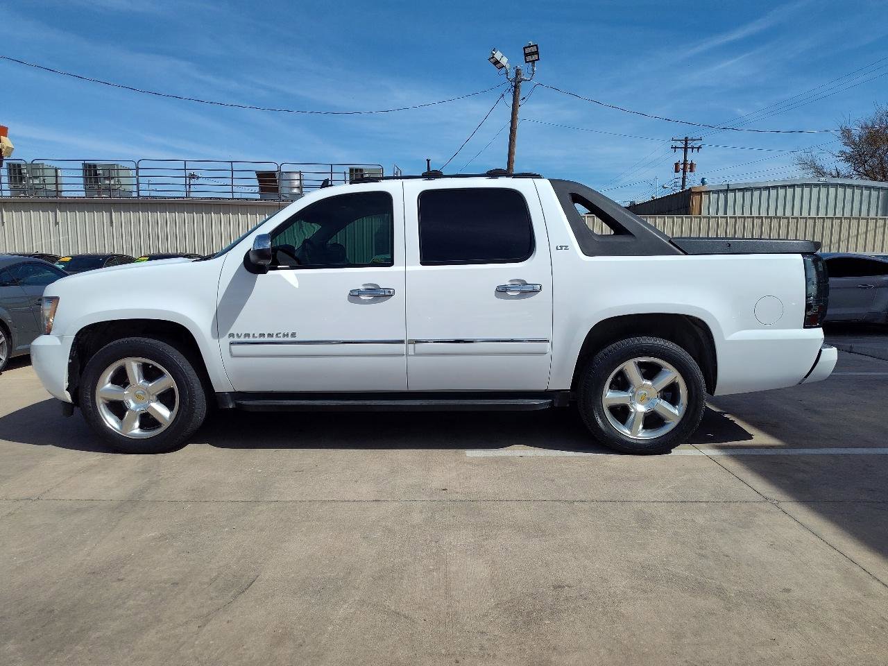 Used 2011 Chevrolet Avalanche LTZ image 7