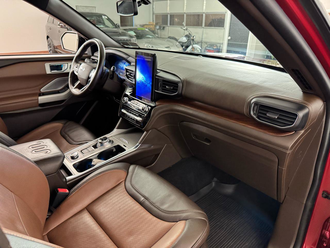 Used 2021 Ford Explorer King Ranch w/ Premium Technology Package AWD/4WD image 42