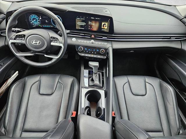 Used 2025 Hyundai Elantra Limited image 19