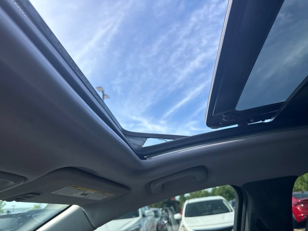 Used 2018 Chevrolet Malibu Premier w/ Premier Sun and Wheel Package FWD image 25