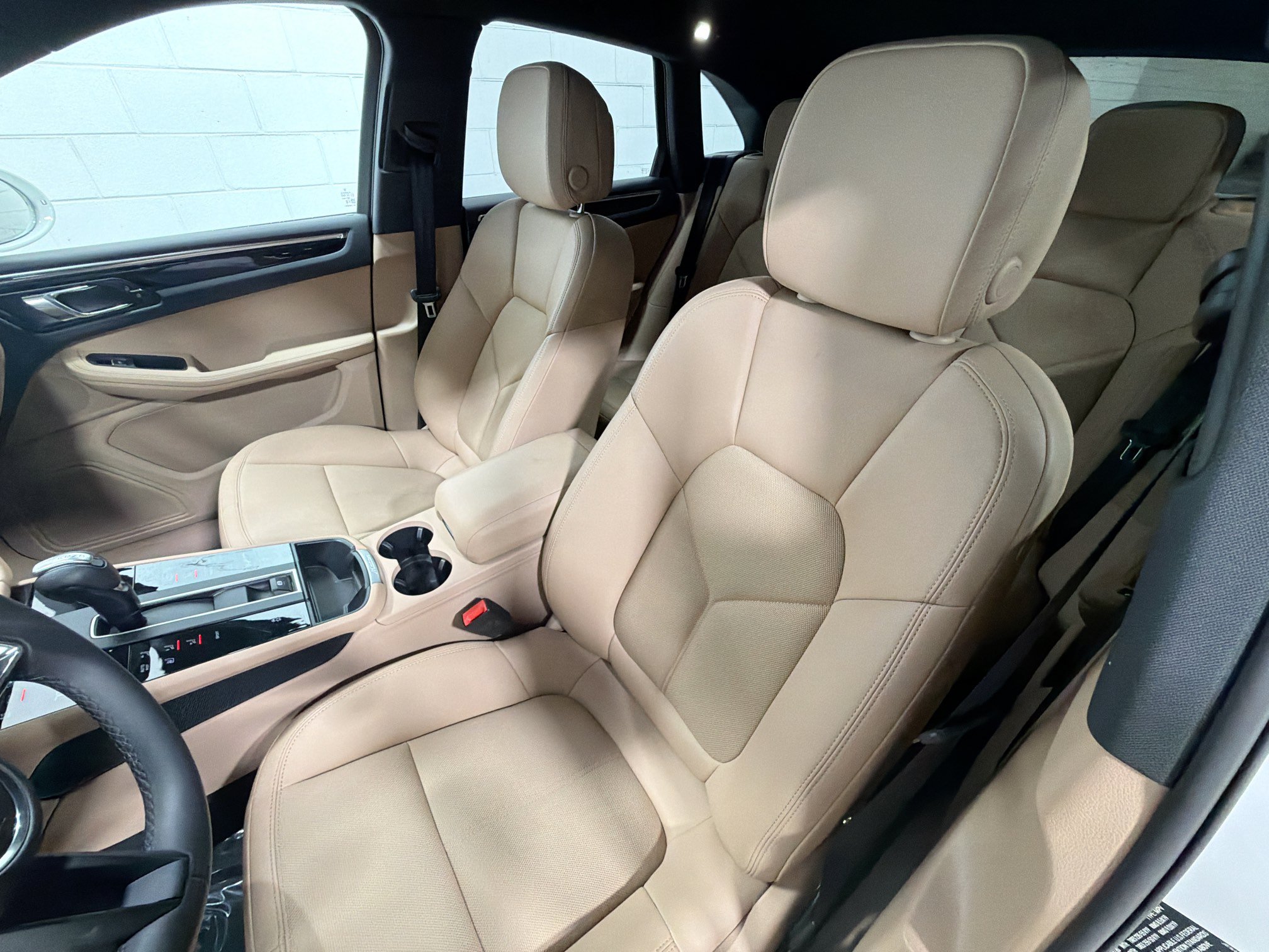 Certified 2026 Porsche Macan AWD/4WD image 5