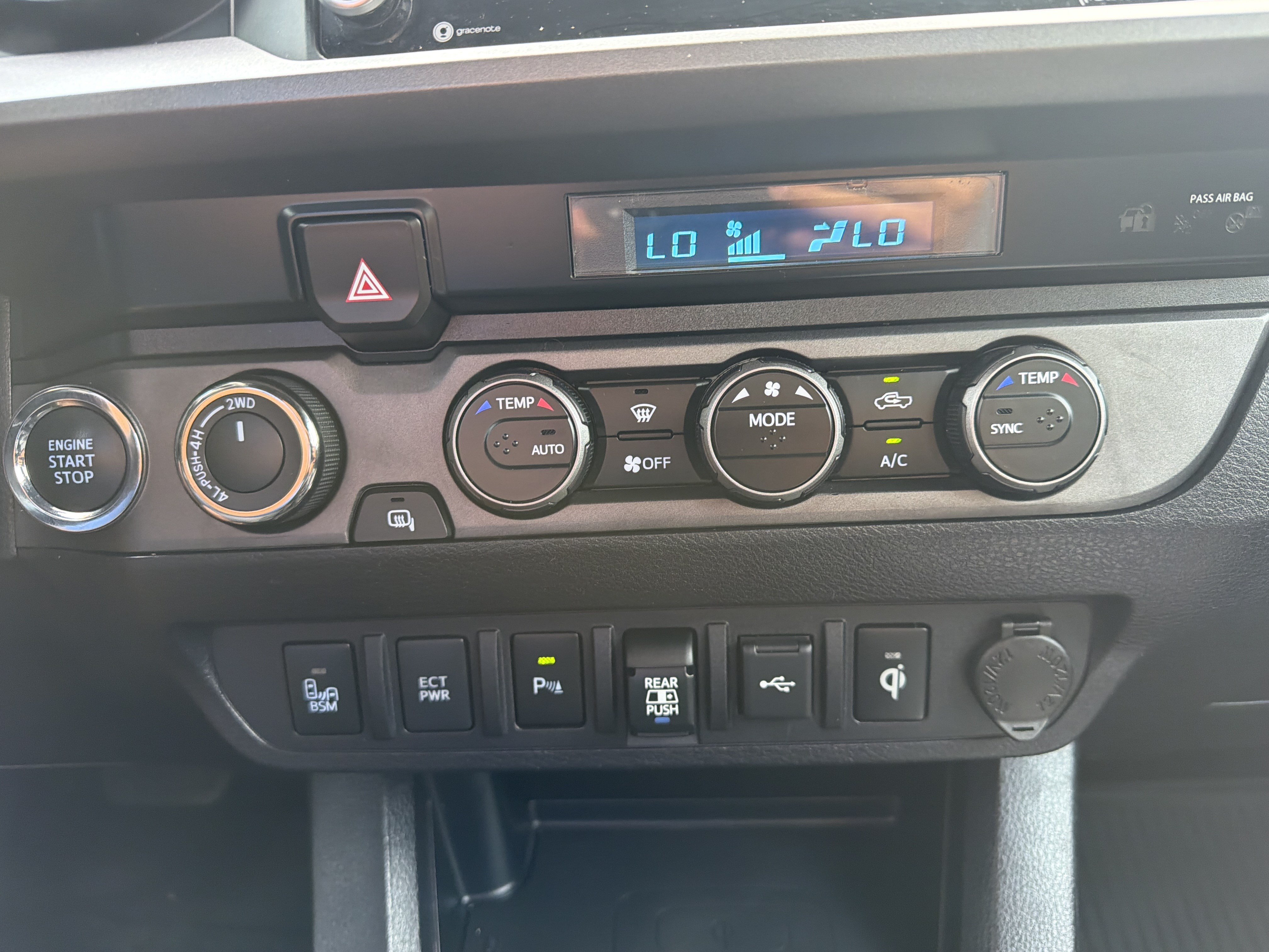 Used 2021 Toyota Tacoma TRD Off-Road w/ Technology Package AWD/4WD image 23