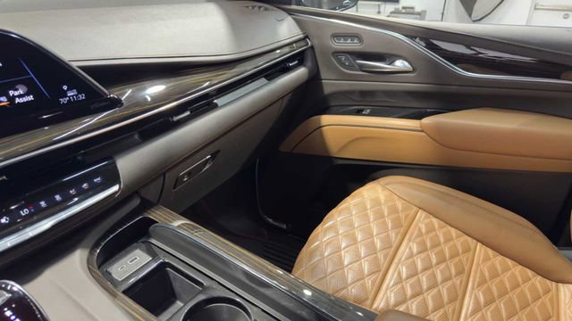 Used 2022 Cadillac Escalade ESV Premium Luxury image 32
