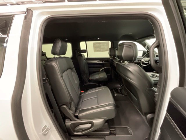 New 2026 Jeep Grand Wagoneer L Limited AWD/4WD image 25