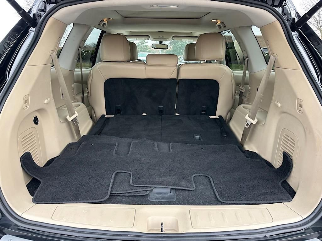 Used 2018 Nissan Pathfinder Platinum image 16