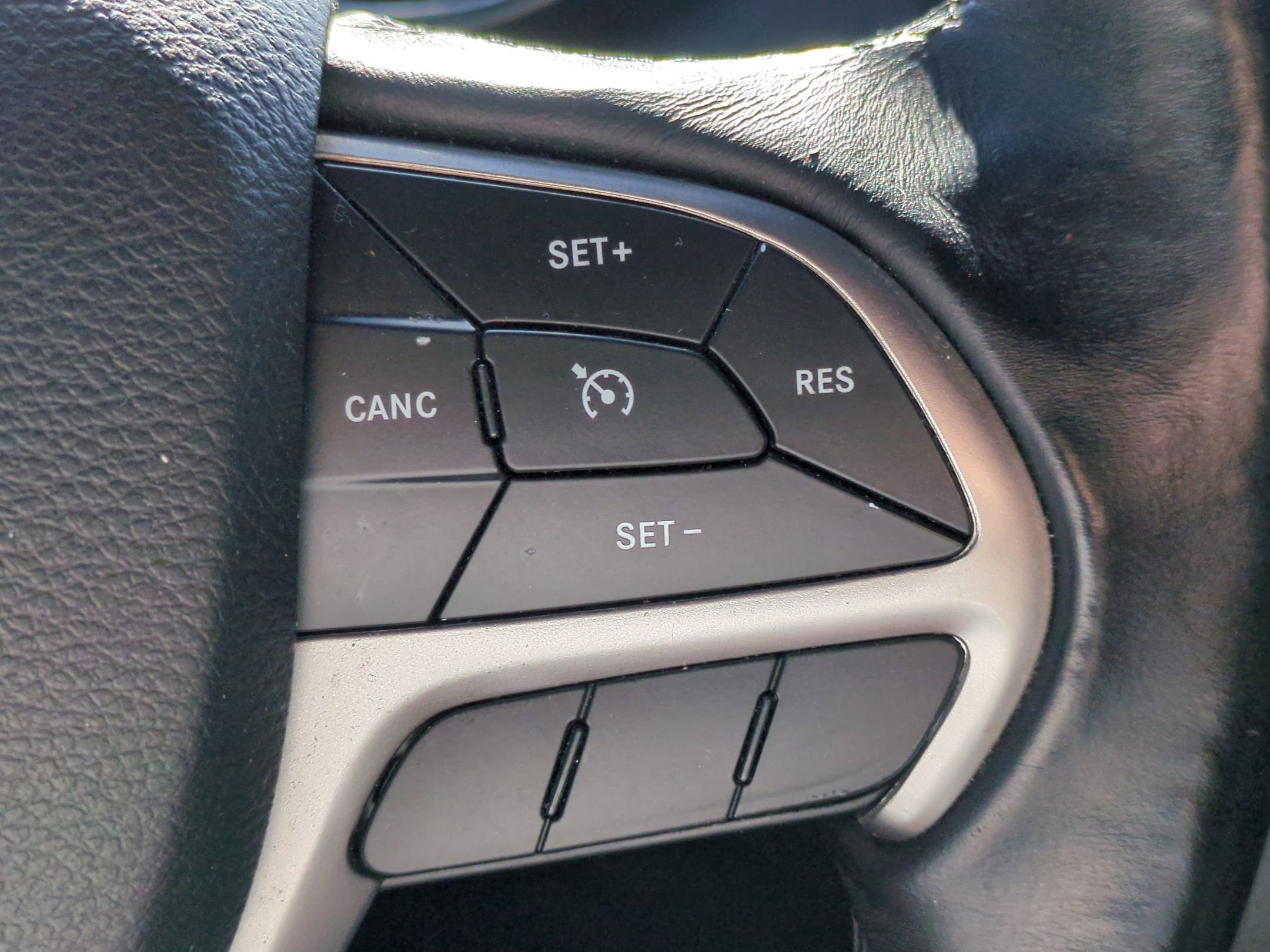 Used 2019 Jeep Grand Cherokee Laredo AWD/4WD image 20