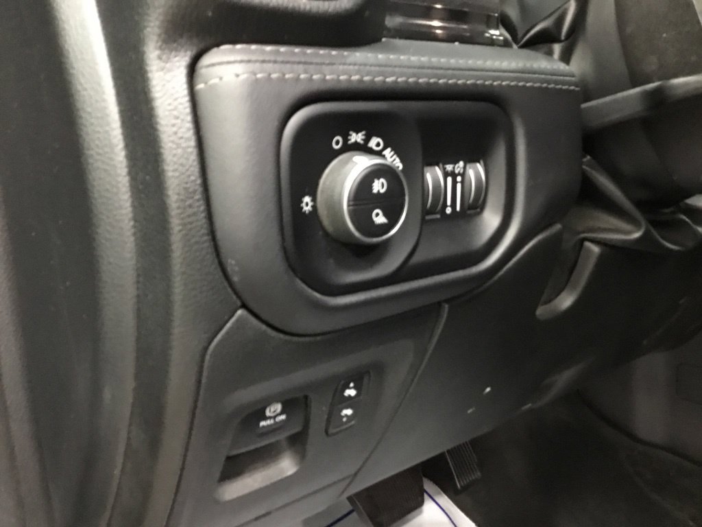 Used 2022 RAM 1500 Limited w/ Body Color Bumper Group AWD/4WD image 9