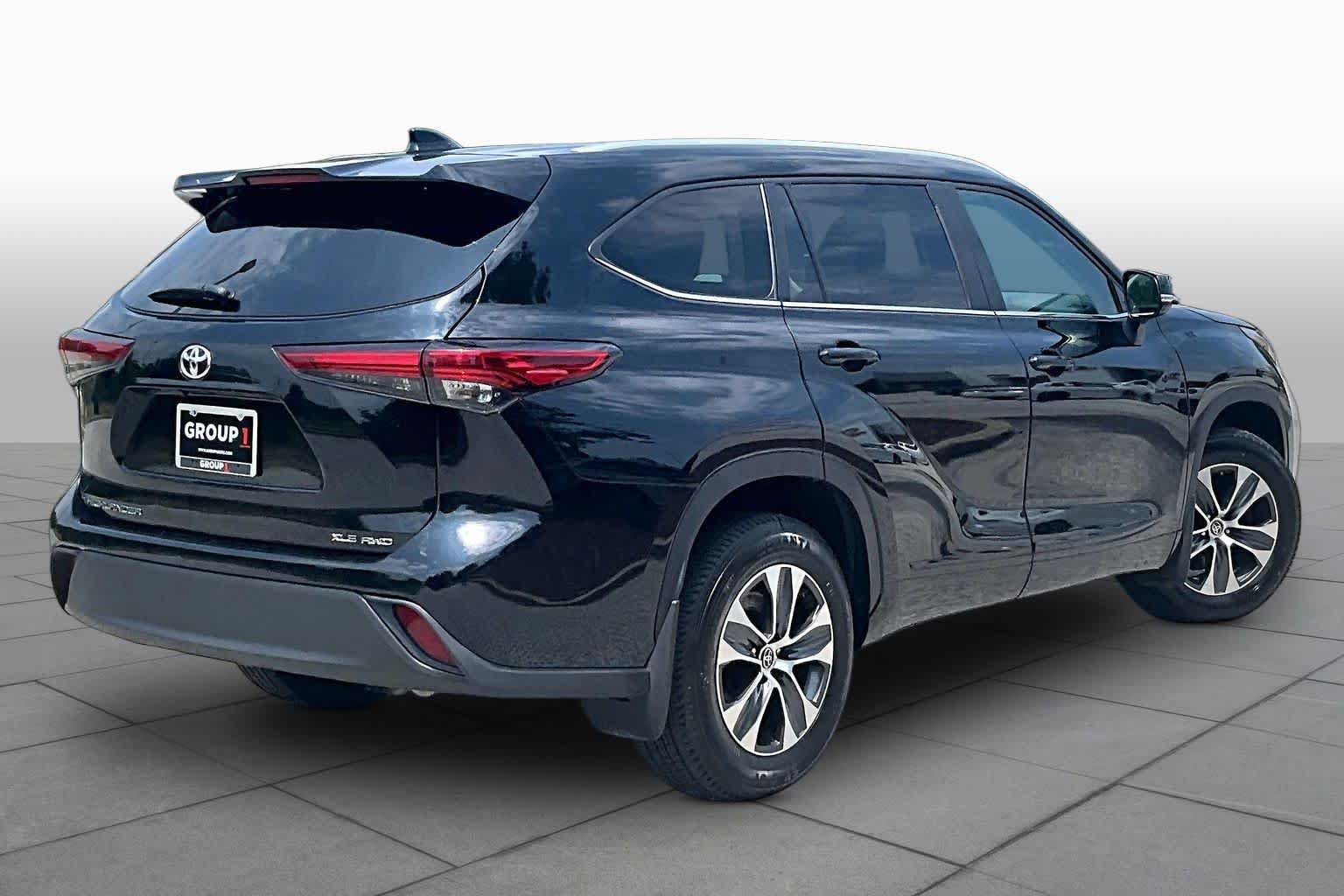 Used 2023 Toyota Highlander XLE AWD/4WD image 13