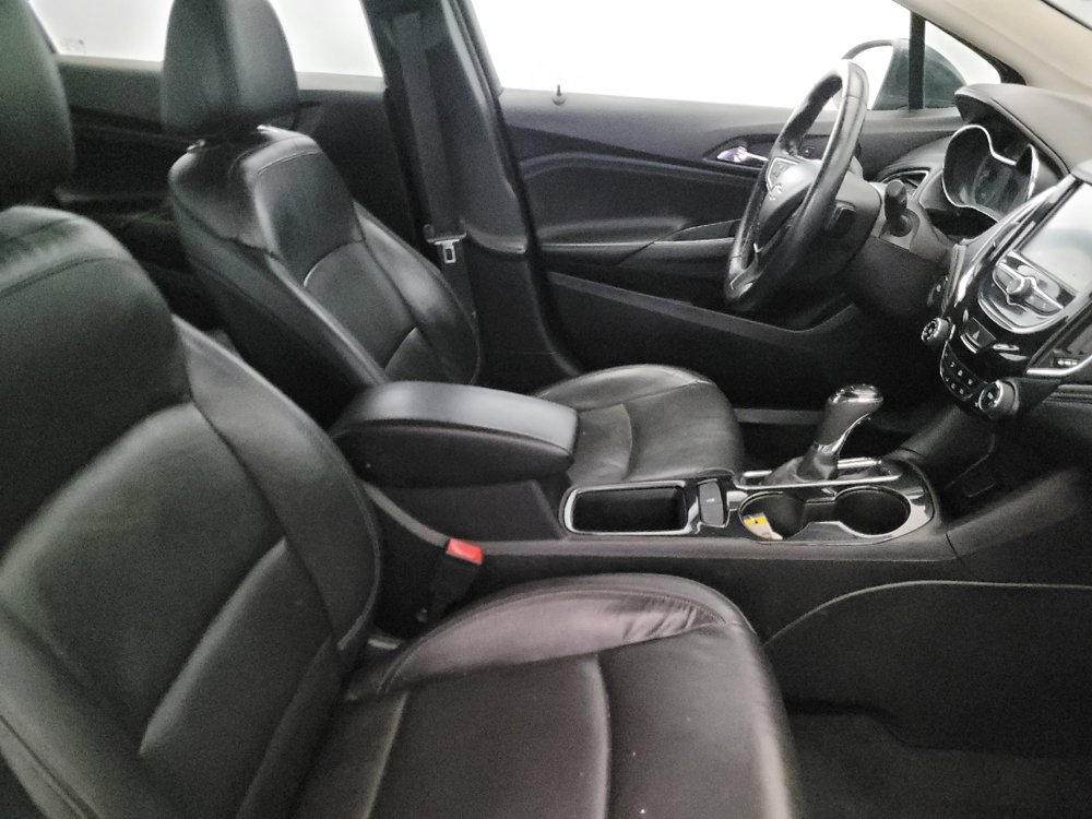 Used 2018 Chevrolet Cruze Premier FWD image 21