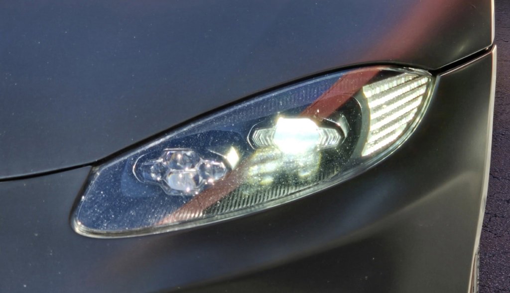 Used 2020 Aston Martin V8 Vantage Coupe image 12