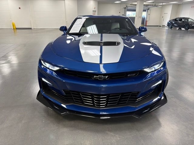 Used 2020 Chevrolet Camaro SS RWD image 2