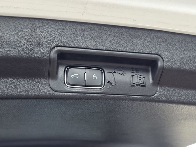 Certified 2022 Ford Explorer Limited RWD image 30